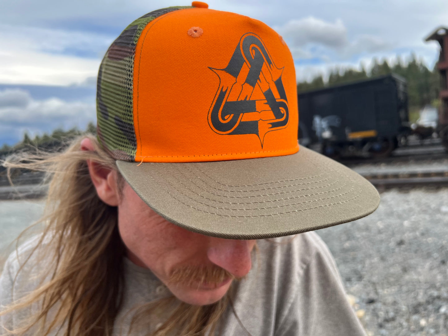 Chain logo “don’t use” Camo and Orange SnapBack